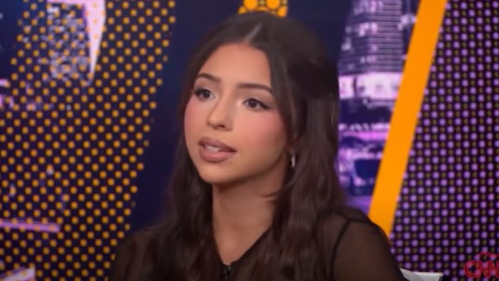 La coincidencia entre el uso de prendas de la marca Miu Miu por dos artistas mexicanas ha generado debate en redes sociales, especialmente en medio de una disputa legal sobre.
