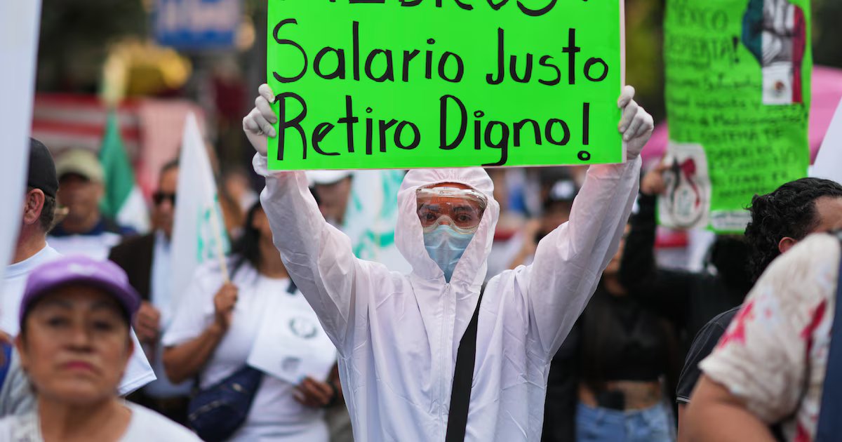 Trabajadores del IMSS realizan megamarcha en vivo y cierran laterales de Circuito Interior por evento de Fórmula 1