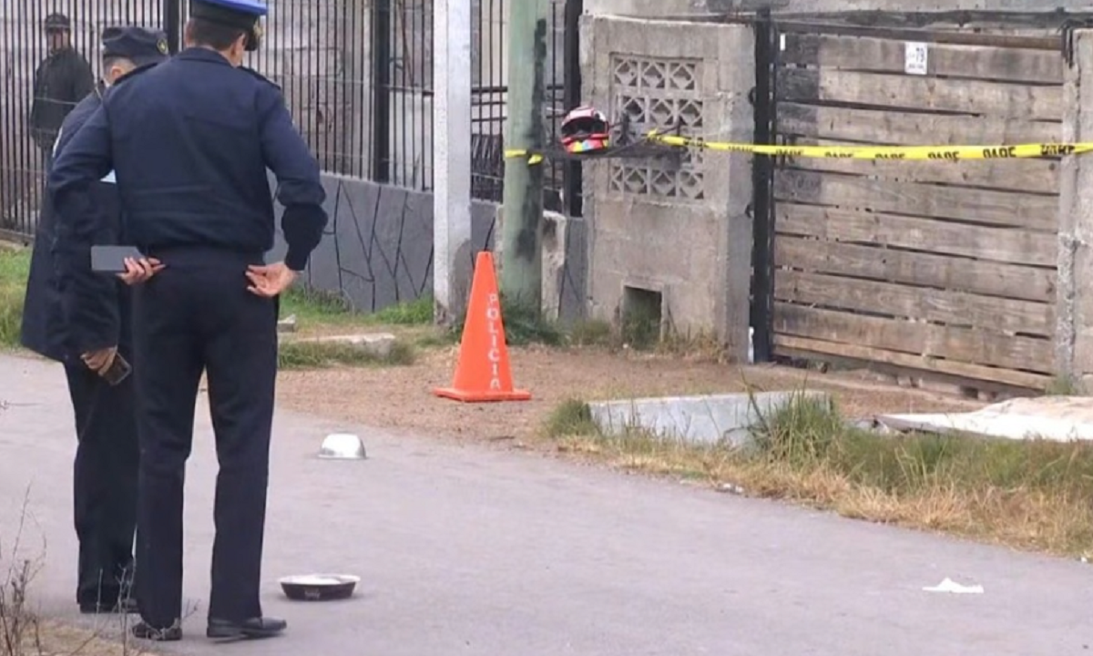 Captura policial del menor imputado por el quíntuple homicidio en el barrio El Monarca.
