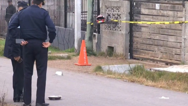 Captura policial del menor imputado por el quíntuple homicidio en el barrio El Monarca.