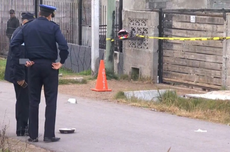 Captura policial del menor imputado por el quíntuple homicidio en el barrio El Monarca.