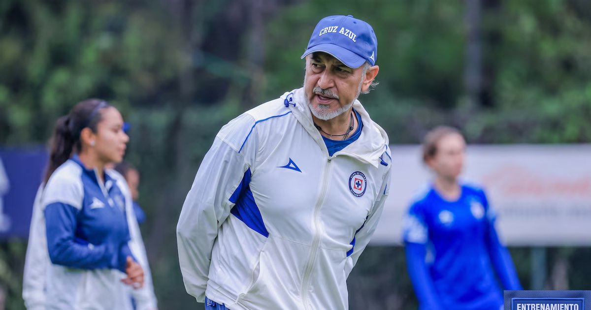 Cruz Azul podría cesar a Potro Gutiérrez por festejar con América en el Estadio Azteca