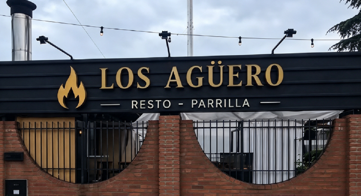 Fachada del local gastronómico de Berazategui tras el incendio desatado por un fallo eléctrico.