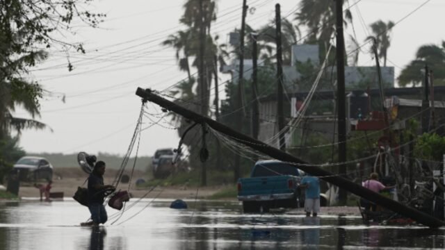 Un sistema tropical en el Pacífico mexicano experimentó un fortalecimiento rápido debido a la temperatura del mar y la humedad atmosférica, mientras se mantuvo bajo vigilancia por.