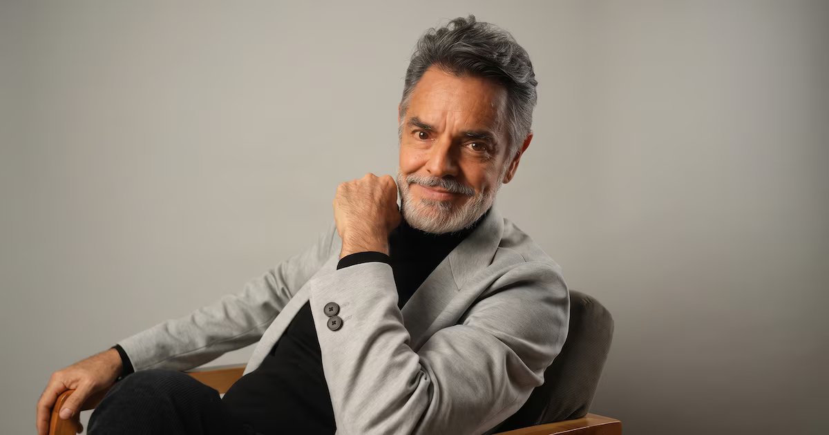 Eugenio Derbez comparte su ofrenda de Día de Muertos con animación generada por inteligencia artificial y fotos de su familia