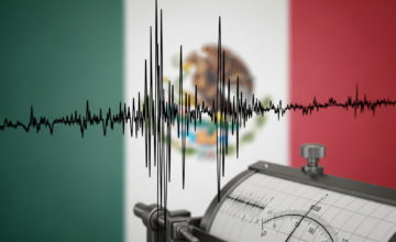 México se encuentra en una zona de alta actividad sísmica debido a la interacción constante de cinco placas tectónicas que atraviesan su territorio