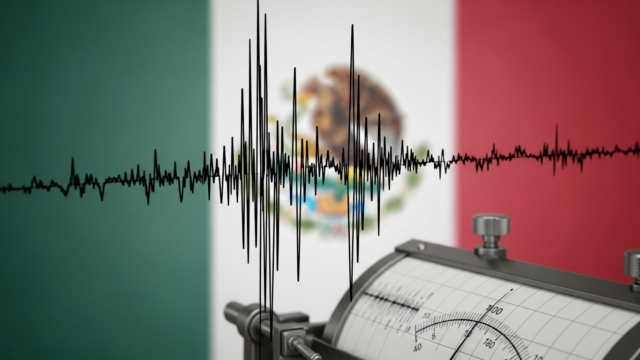 México se encuentra en una zona de alta actividad sísmica debido a la interacción constante de cinco placas tectónicas que atraviesan su territorio