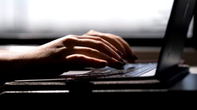 Becas Repared estarán disponibles para estudios universitarios e institutos: ¿quiénes son los beneficiarios?