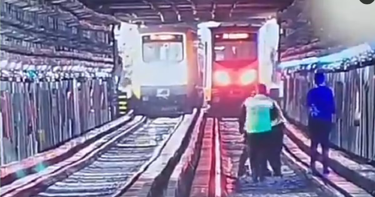 Cámaras del Metro de México registraron el rescate de una persona en las vías de la Línea 1