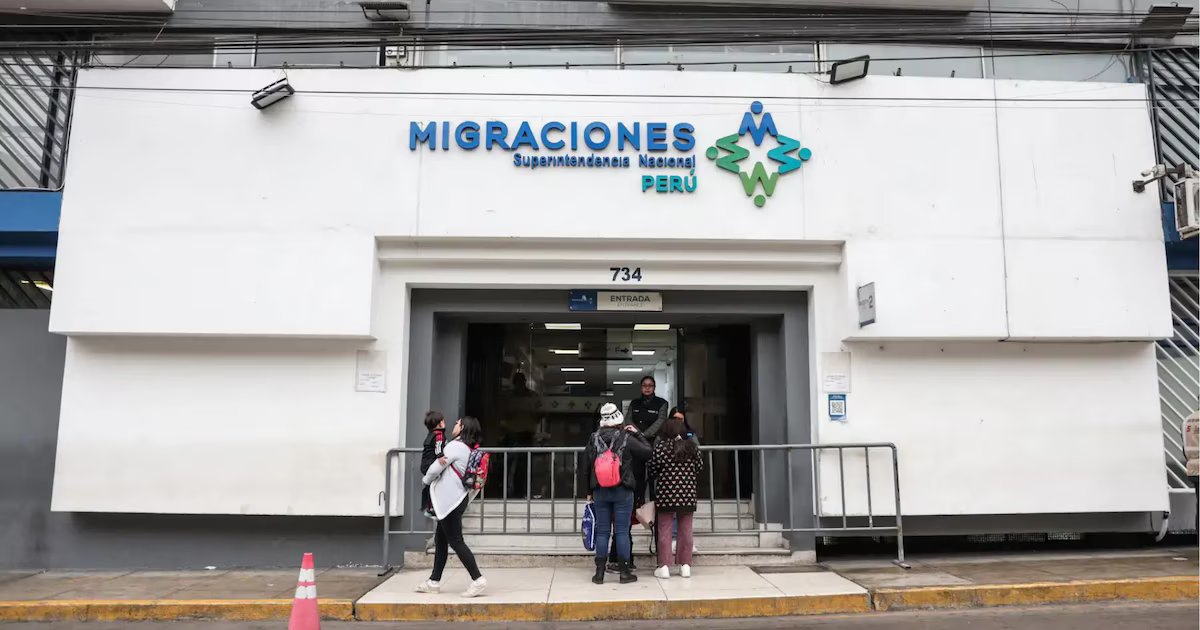 Migraciones suspende a empleados investigados por posible participación en tráfico ilegal de migrantes
