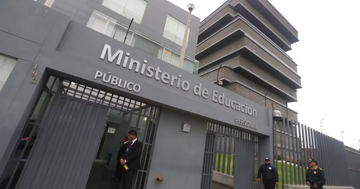 Minedu especifica los actos que podrían llevar a la expulsión de estudiantes, incluyendo el uso indebido de móviles y extorsión