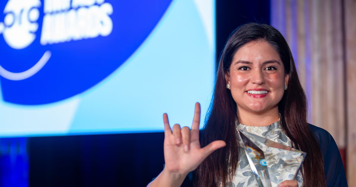 Peruana desarrolla plataforma de inteligencia artificial para aprender lengua de señas tras experiencia que cambió su vida