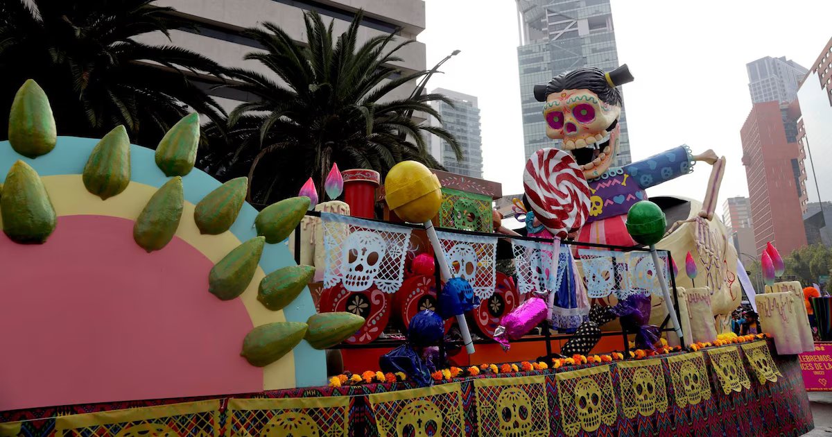 Cómo se realizan bloqueos y formación de contingentes en el desfile del Día de Muertos 2023