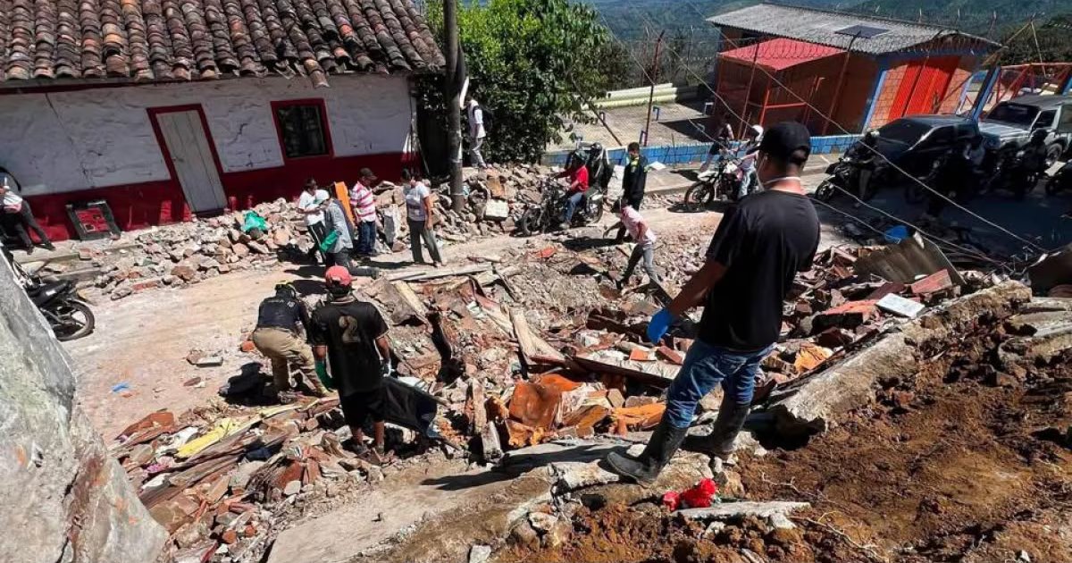 Gobierno extiende ayudas para servicios básicos a afectados por el sismo