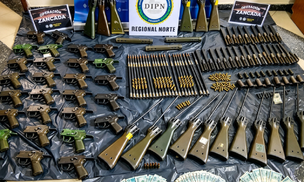 Piezas de fusiles HK G3 incautadas por la Policía en la Operación Zancada en Rivera.