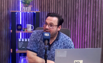 Carlos Barceló durante su participación en un programa de transmisión por streaming.