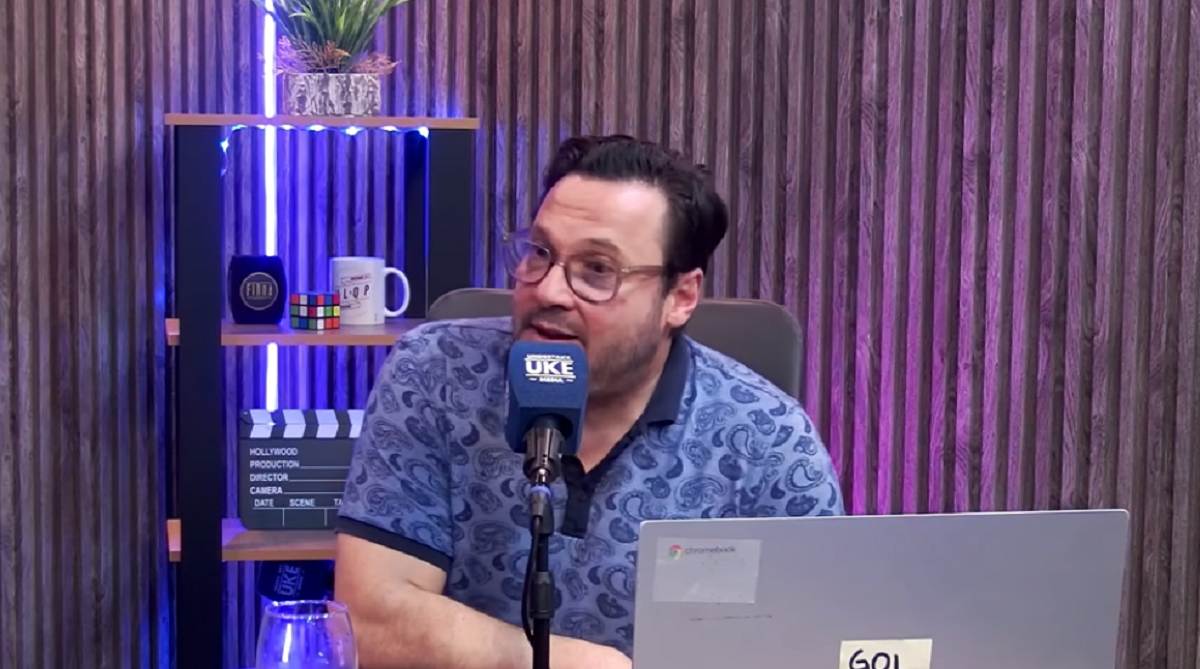 Carlos Barceló durante su participación en un programa de transmisión por streaming.