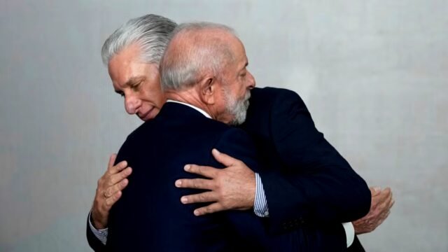 María Corina Machado acepta encontrarse con Delcy Rodríguez tras regreso a Venezuela