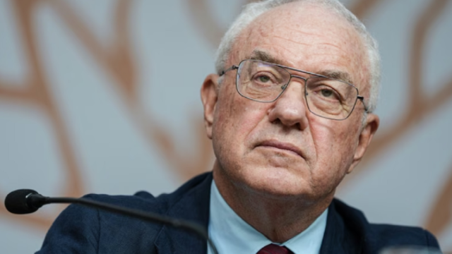 El ministro de Relaciones Exteriores, Mario Lubetkin, en una conferencia oficial.