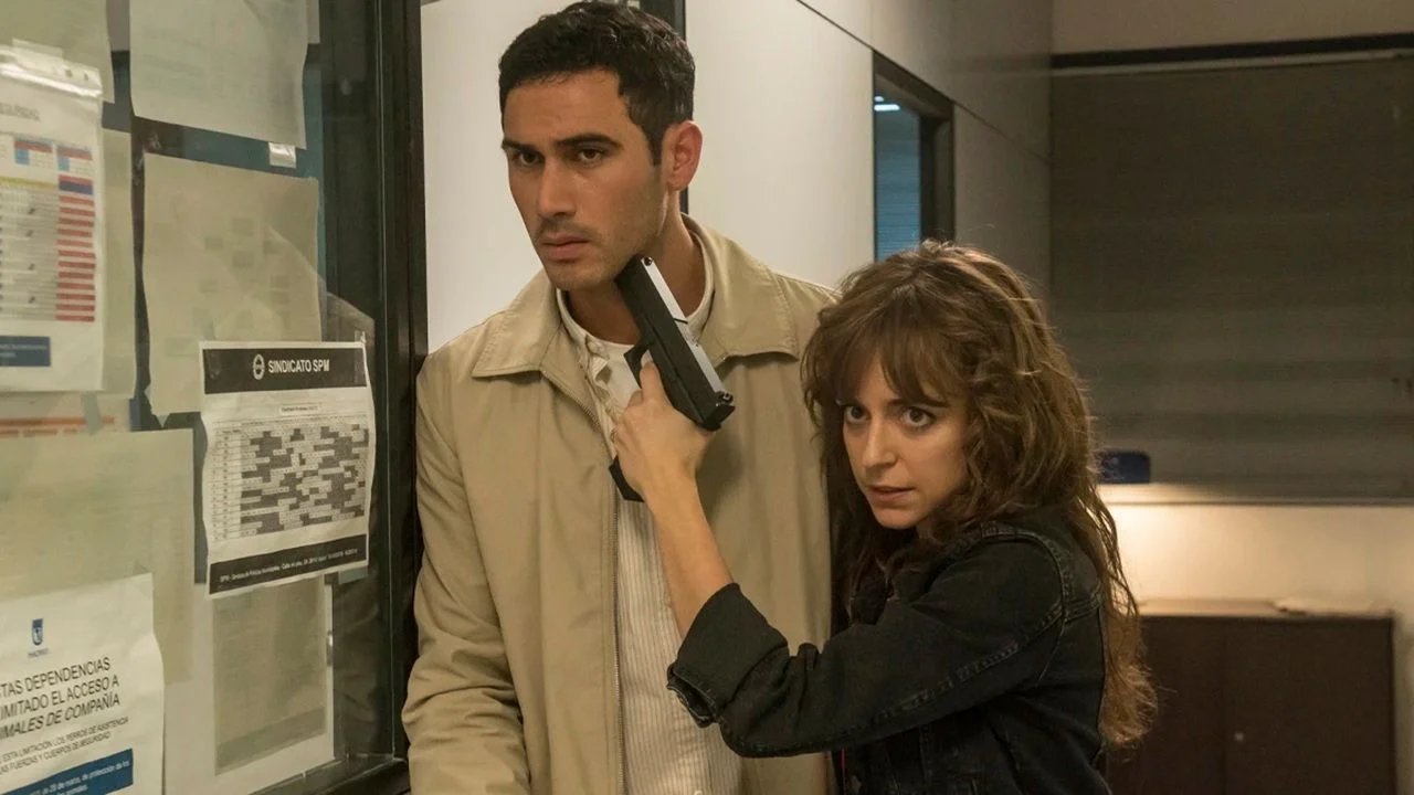 ‘Cine estrena La maleta: humor, romance y acción combinados’