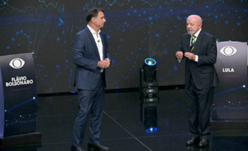 Lula da Silva y Flávio Bolsonaro durante la transmisión del debate en vivo.