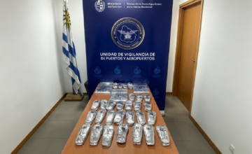 Envoltorios de cocaína incautados en el Aeropuerto de Carrasco.