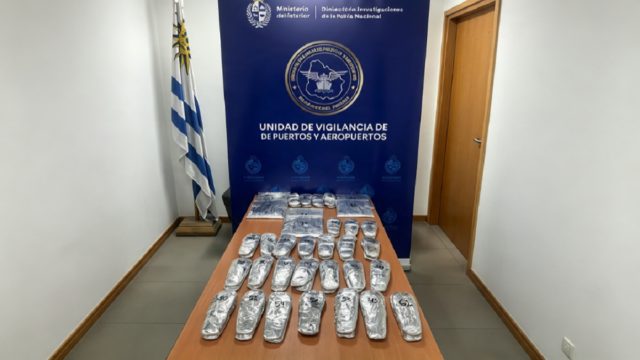 Envoltorios de cocaína incautados en el Aeropuerto de Carrasco.