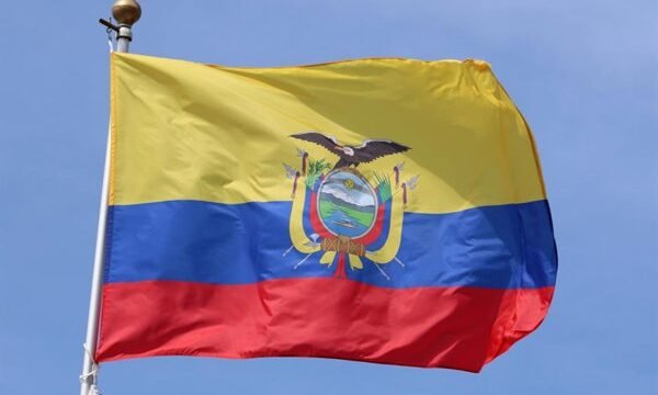 El gobierno ecuatoriano ha decidido expulsar a un activista extranjero por razones de seguridad, tras una evaluación interna que no ha sido públicamente revelada