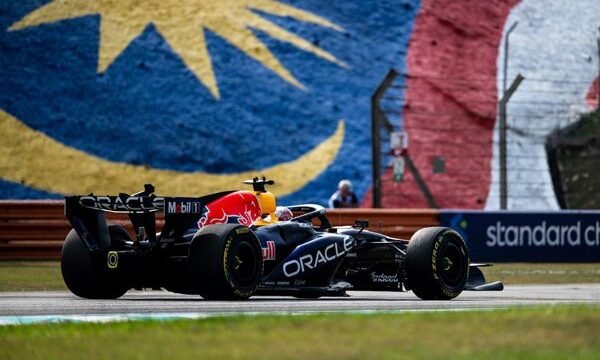 En el contexto de tensiones regionales, el circuito de Sepang alberga una de las principales jornadas del Mundial de Fórmula 1, donde se evalúan los desempeños técnicos y.