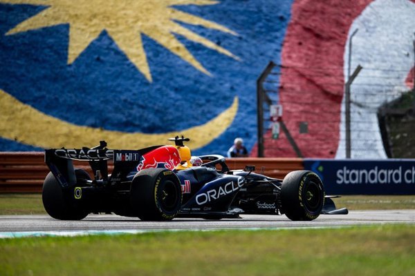 En el contexto de tensiones regionales, el circuito de Sepang alberga una de las principales jornadas del Mundial de Fórmula 1, donde se evalúan los desempeños técnicos y.