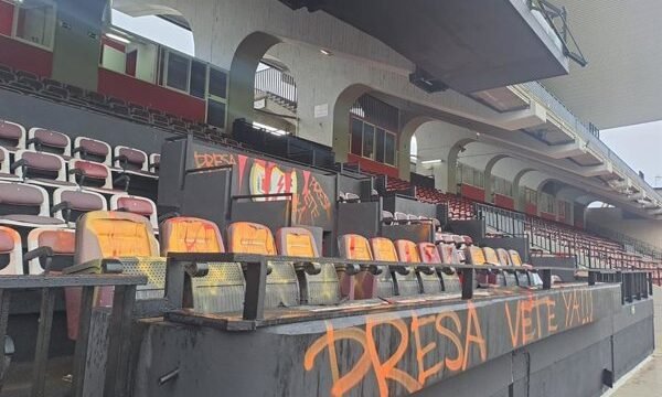 La Comunidad de Madrid suspendió la concesión del Estadio de Vallecas tras una auditoría que detectó problemas estructurales, lo que desencadenó una crisis de confianza entre el.