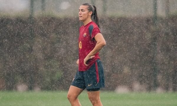 La Liga F anunció el retraso del Clásico por riesgo de inundaciones en la región catalana, tras evaluación de condiciones climáticas y seguridad en el estadio.