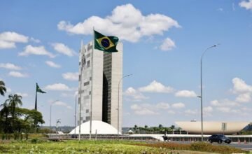 Durante las elecciones brasileñas, el sistema Electoral enfrenta presiones políticas tras eventos de 2023 que generaron preocupación por la integridad del proceso democrático.