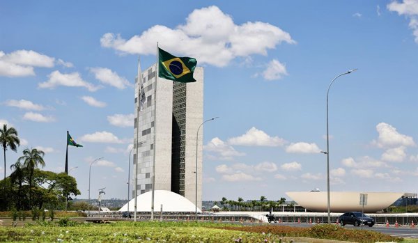 Durante las elecciones brasileñas, el sistema Electoral enfrenta presiones políticas tras eventos de 2023 que generaron preocupación por la integridad del proceso democrático.