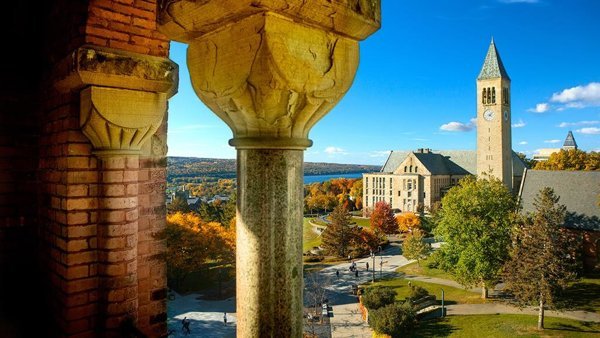 En octubre de 2024, una joven fue víctima de un ataque sexual en una fraternidad de Cornell, donde consumió ketamina y alcohol bajo presión. La investigación criminal se trasladó.