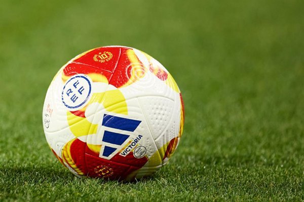 Un enfrentamiento entre aficionados y equipo visitante ocurrió en un Estadio de Tenerife, tras una serie de disturbios que afectaron la seguridad del encuentro deportivo.