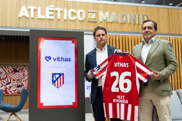 El acuerdo entre Vithas y Atlético de Madrid refuerza la integración de servicios médicos avanzados en el sistema deportivo del Club, con cobertura para equipos masculinos y.