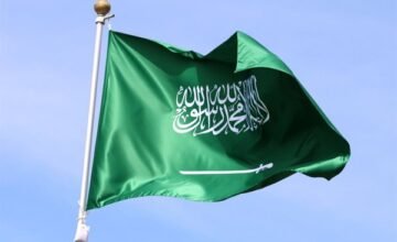 Los rebeldes hutíes de Yemen han lanzado ataques a objetivos militares y económicos en Arabia Saudí como represalia por operaciones aéreas contra el territorio yerno.