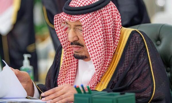 El gobierno Saudí está implementando medidas humanitarias para la población yemení en el país mientras avanza su operación militar contra los hutíes en Yemen.