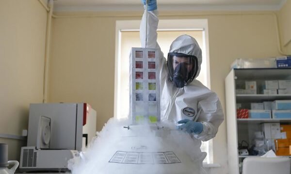 Las autoridades rusas y la OMS evalúan el caso de una investigadora que falleció por neumonía en un laboratorio de Irkutsk, tras realizar una Investigación epidemiológica completa.