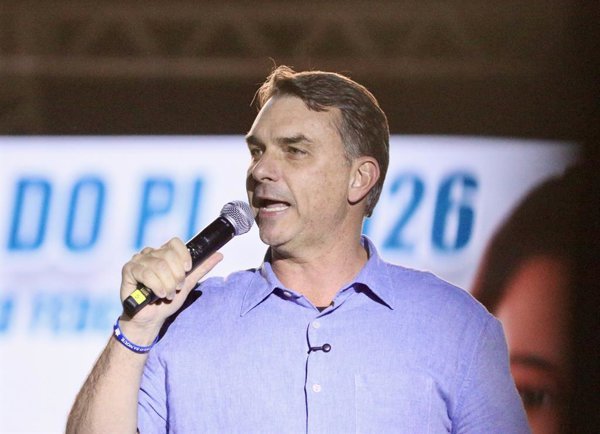 El candidato del Partido Liberal Flávio Bolsonaro durante una conferencia de prensa en Brasilia.