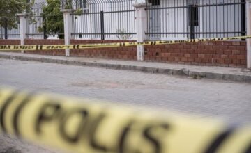 Un incidente de violencia en un punto de control policial en la capital turca, donde un agente fue atacado durante una operación de control de vehículos y se produjo un intento de.