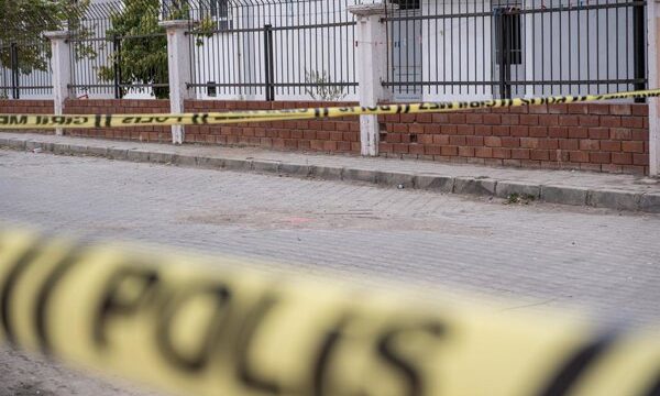 Un incidente de violencia en un punto de control policial en la capital turca, donde un agente fue atacado durante una operación de control de vehículos y se produjo un intento de.