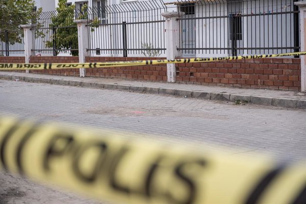 Un incidente de violencia en un punto de control policial en la capital turca, donde un agente fue atacado durante una operación de control de vehículos y se produjo un intento de.