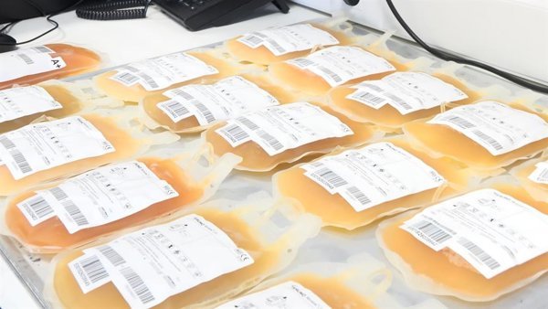 España consume más unidades de plasma por minuto que las que se obtienen localmente, dependiendo en gran medida de la importación de Estados Unidos para su suministro médico.