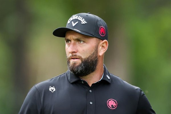 El Circuito saudí enfrenta una crisis de liderazgo y financiamiento tras la salida de jugadores clave como Jon Rahm y Sergio García.