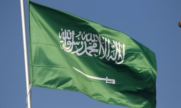 Los hutíes han reivindicado ataques con drones y misiles dirigidos a aeropuertos y bases militares en Arabia Saudí, en el contexto de intensificarse los combates en Yemen.