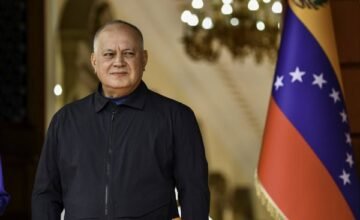 El gobierno venezolano reafirma su postura ante el posible retorno de candidaturas opositoras, mientras se intensifica la presión política en el país.