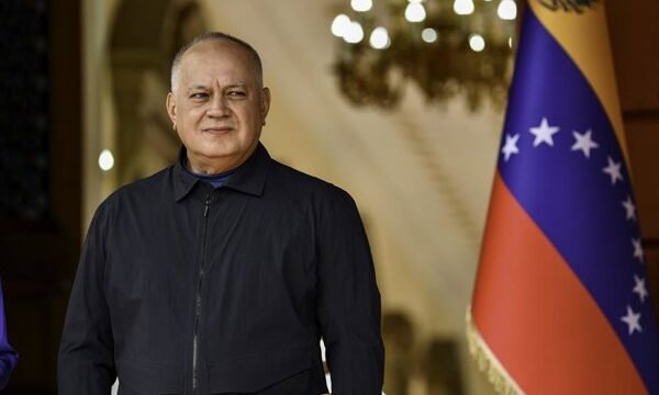 El gobierno venezolano reafirma su postura ante el posible retorno de candidaturas opositoras, mientras se intensifica la presión política en el país.