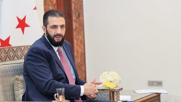 El conflicto entre Arabia Saudí y los hutíes en Yemen ha generado tensiones regionales, mientras que Siria mantiene una postura de negación sobre posibles intervenciones militares.